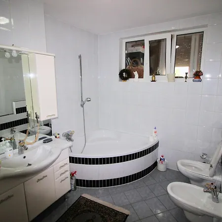 Mak Apartment *